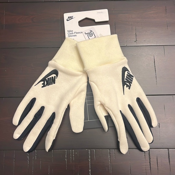 Nike Accessories - Nike Club Fleece Gloves new cream black Touchscreen Women’s Size Medium